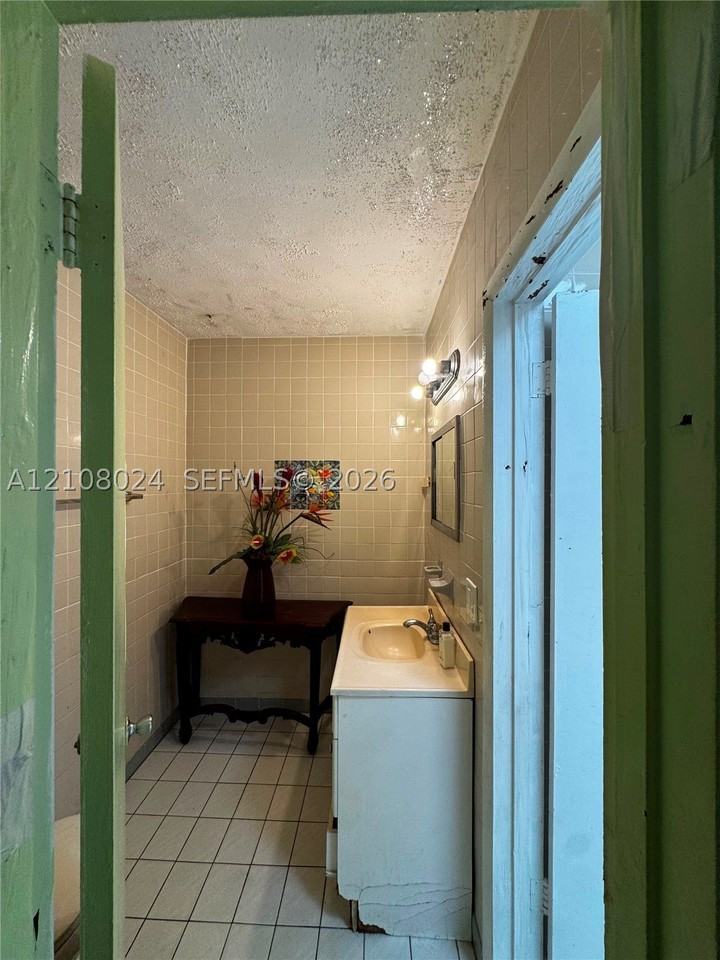 1251 Nw 190th St #A - Photo 4 of 6