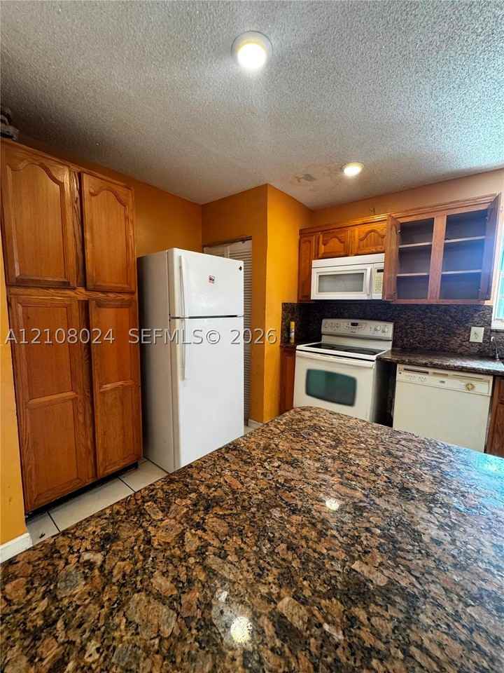 1251 Nw 190th St #A - Photo 6 of 6
