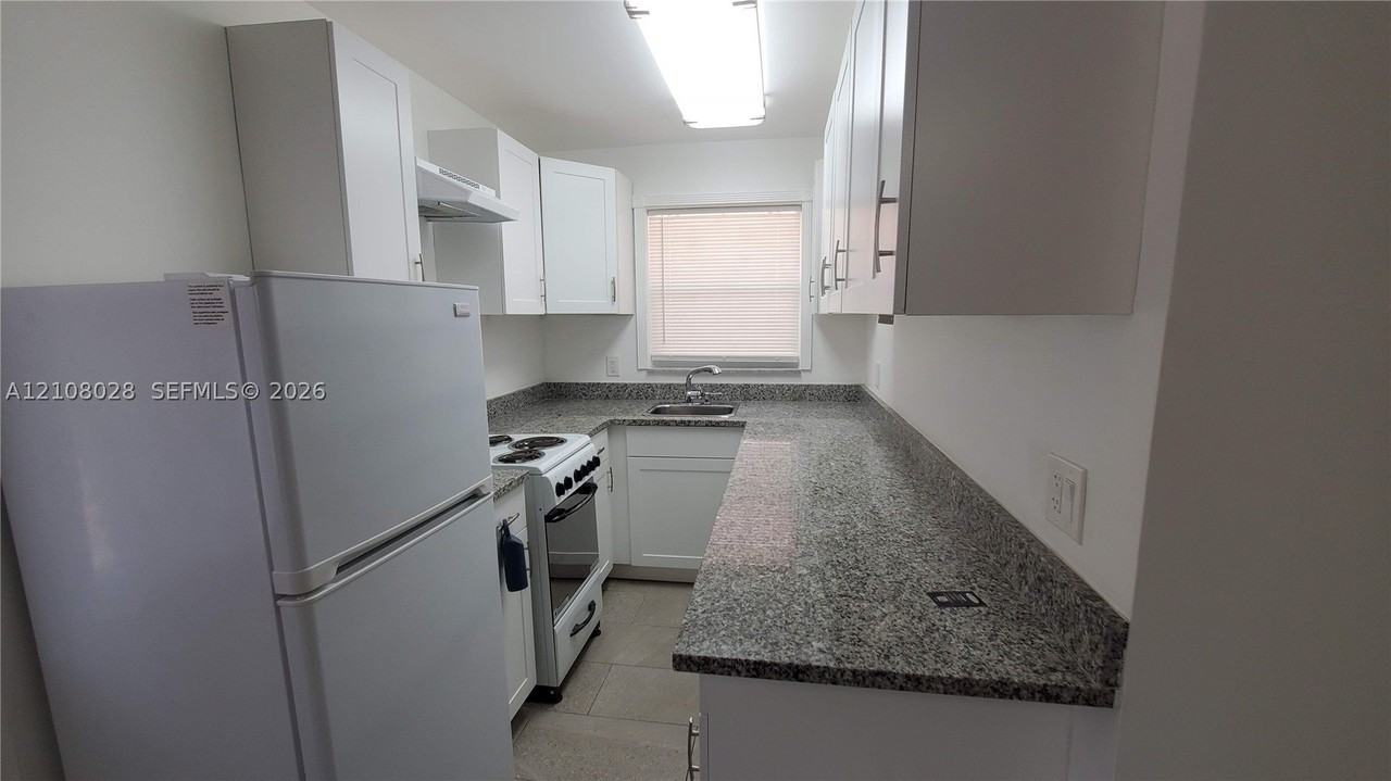 312 9th Ave N #2 - Photo 4 of 17