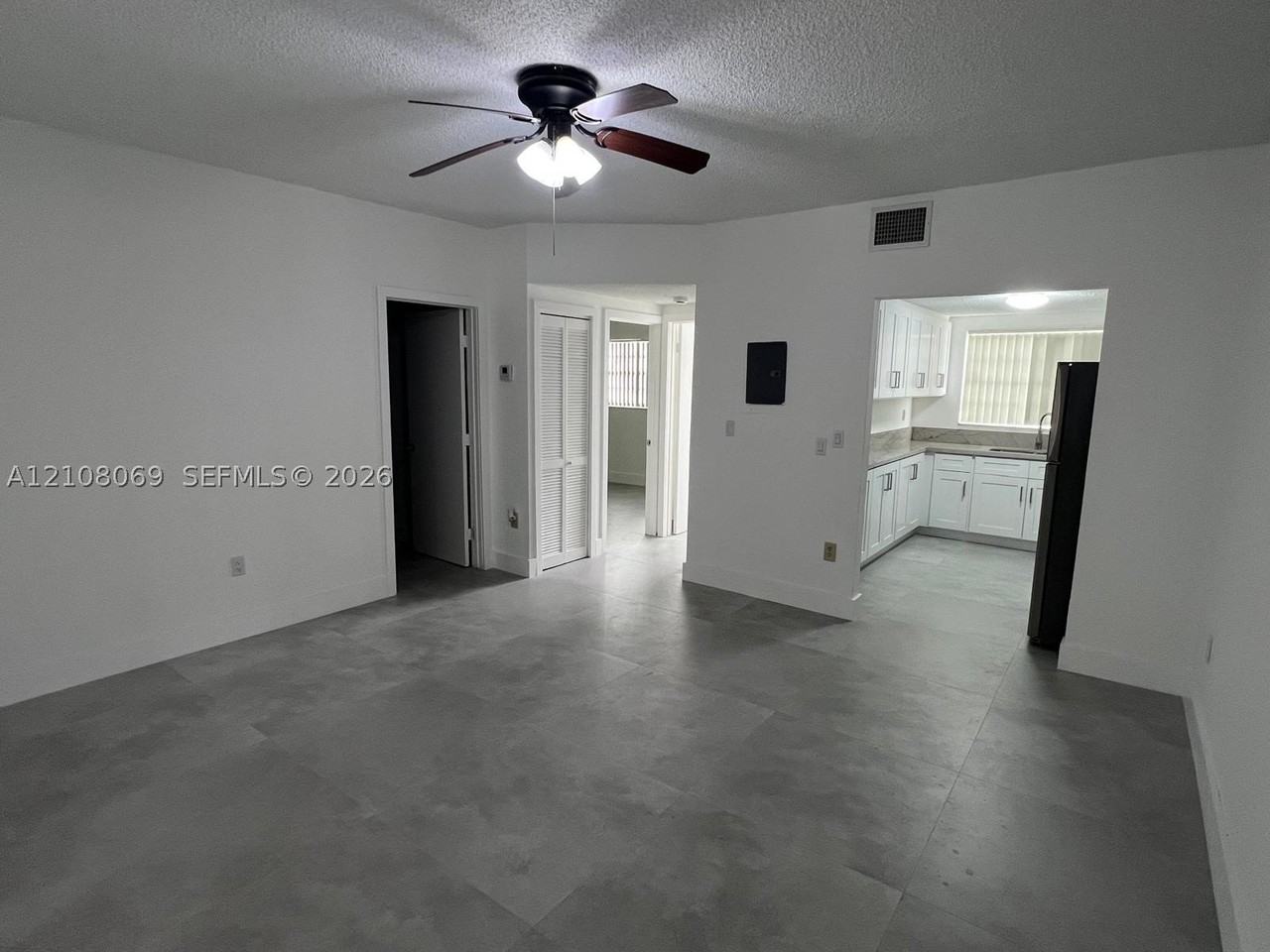 660 Se Park Dr #101 - Photo 2 of 17