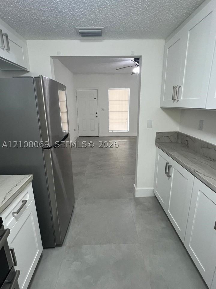 660 Se Park Dr #101 - Photo 7 of 17