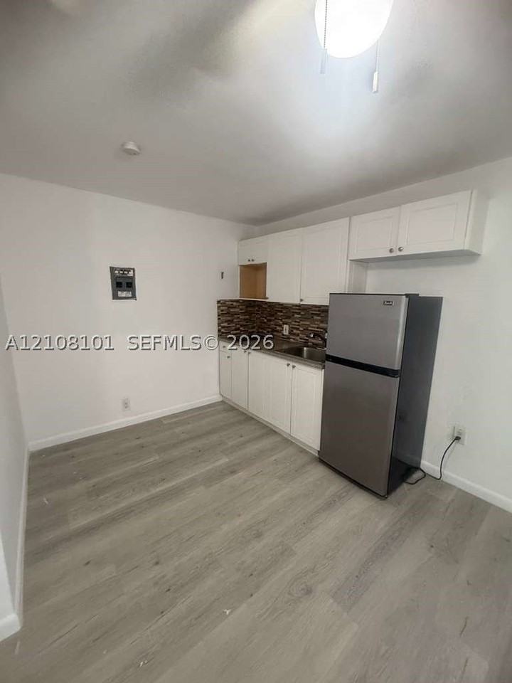 6318 Buchanan St #2 - Photo 7 of 9