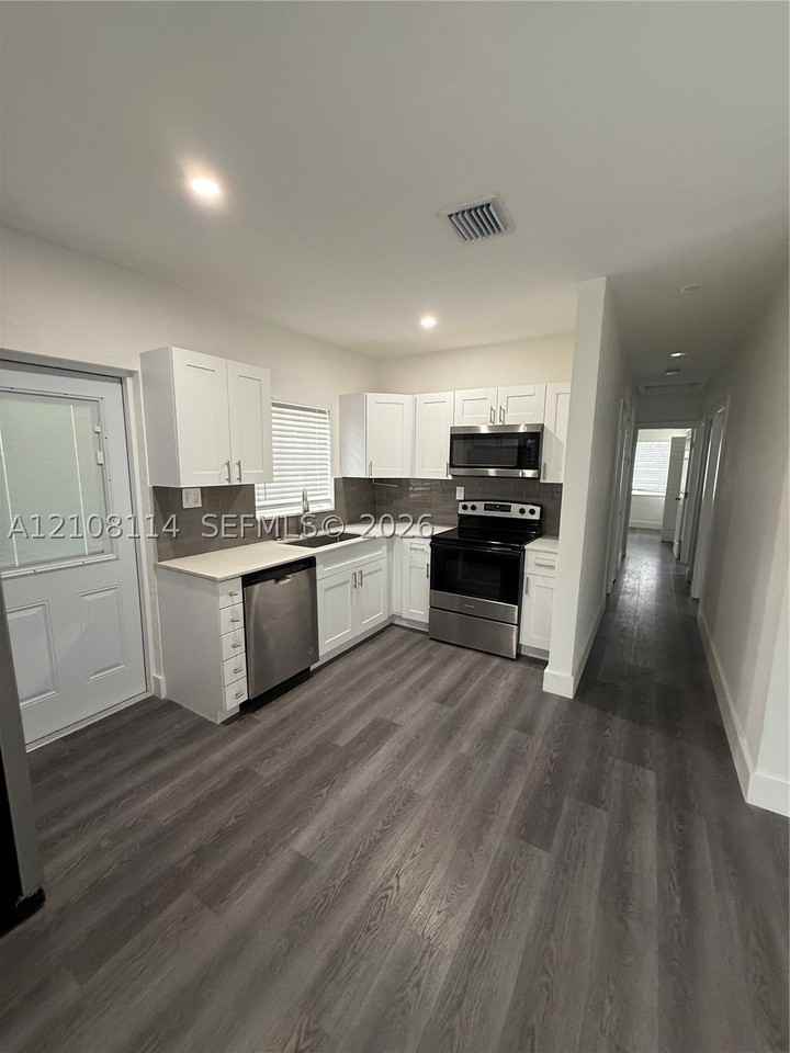 17451 Ne 19th Ave - Photo 2 of 22