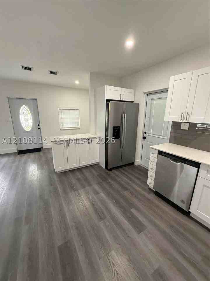 17451 Ne 19th Ave - Photo 5 of 22