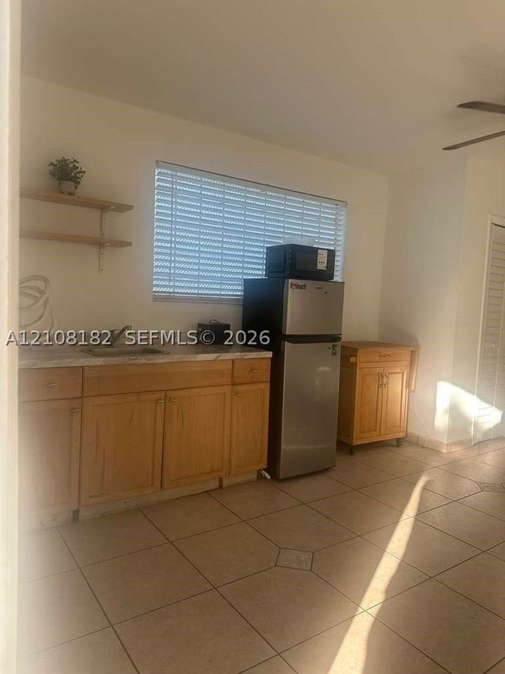 930 N 16th Ave #2 - Photo 2 of 4