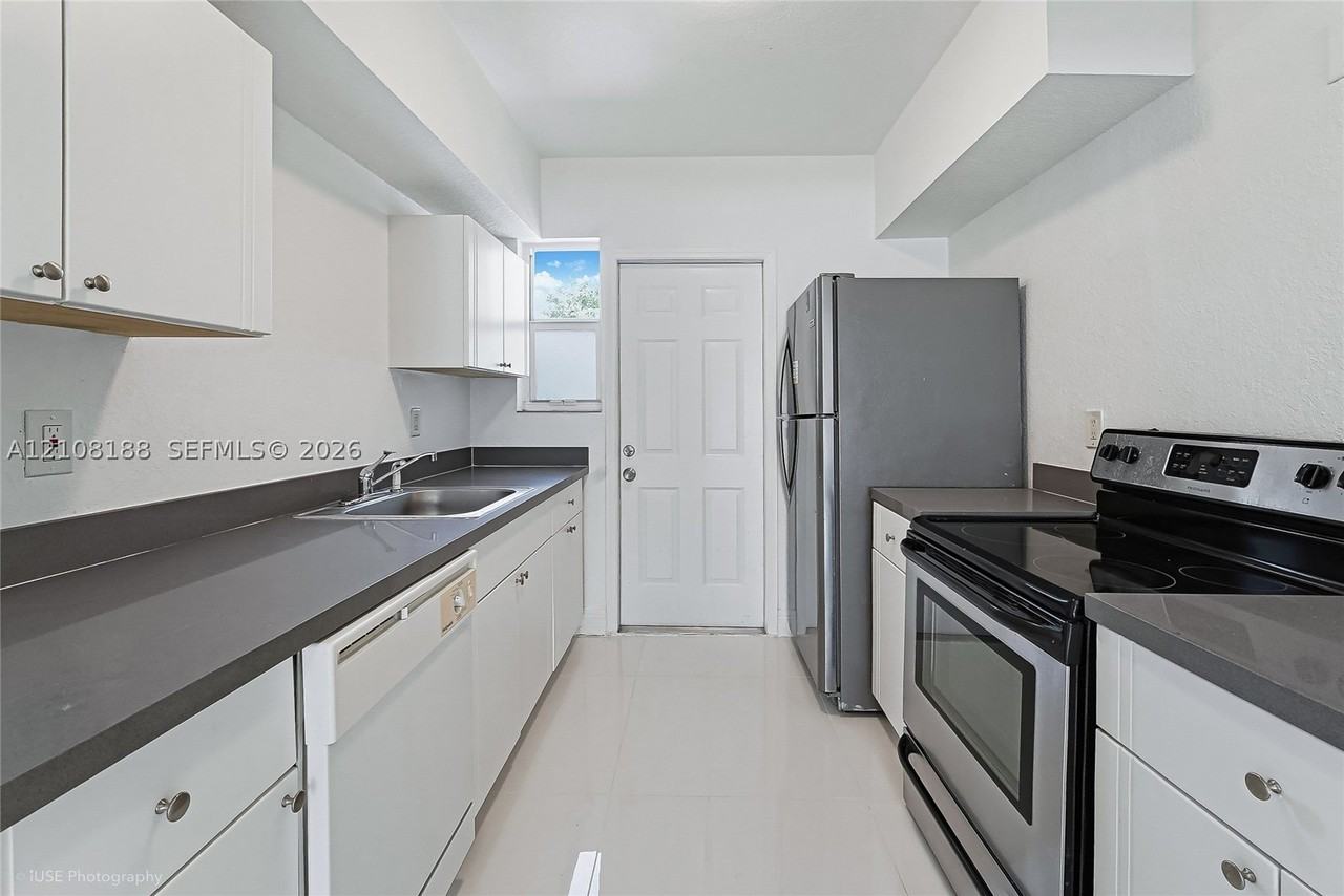 9790 E Bay Harbor Dr #3N - Photo 2 of 11