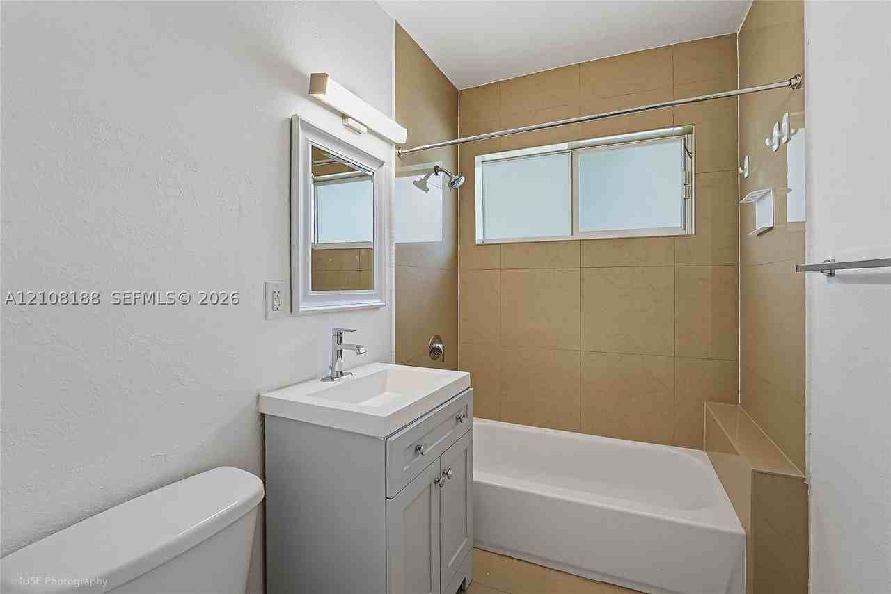 9790 E Bay Harbor Dr #3N - Photo 5 of 11