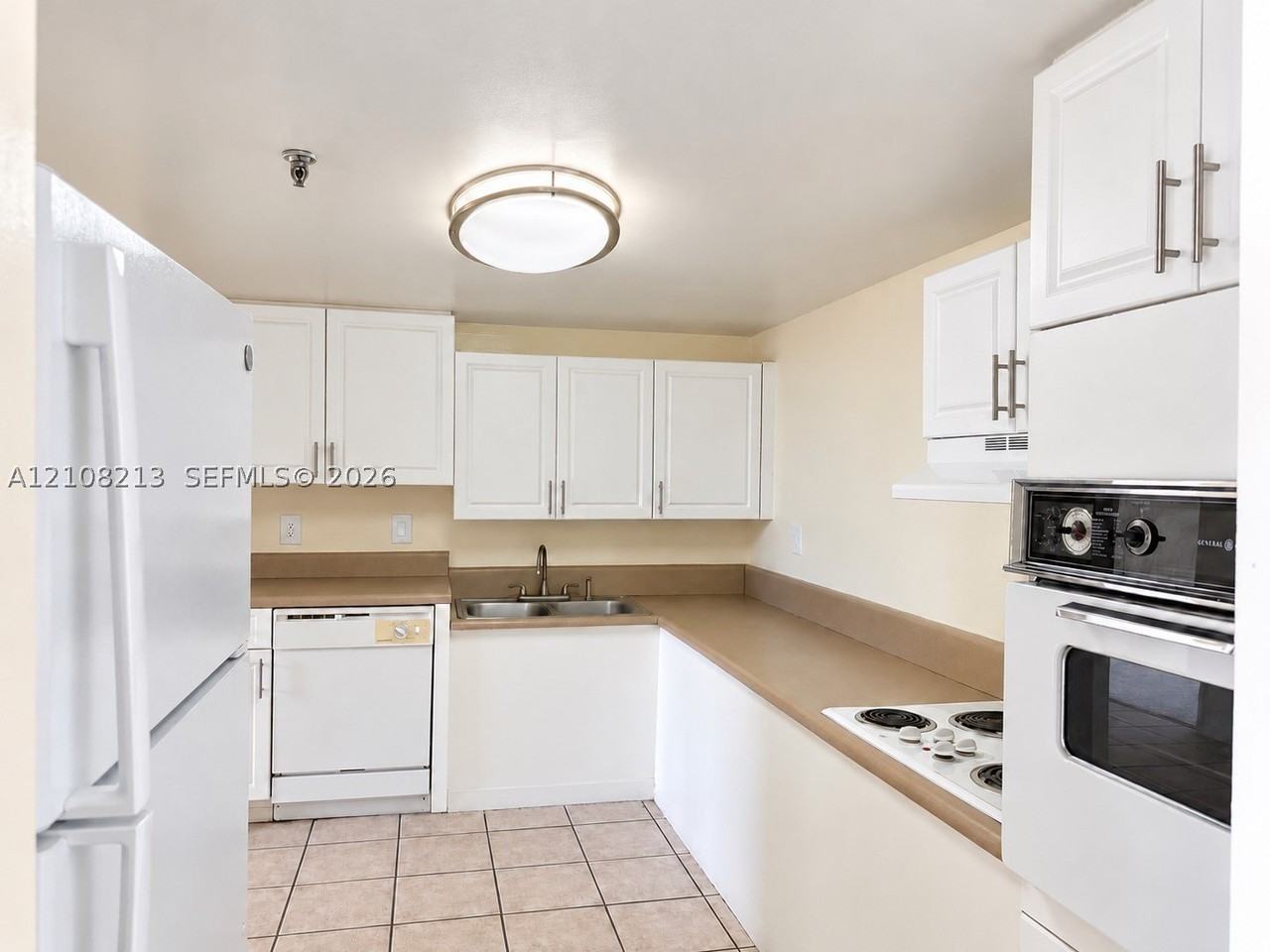 915 Nw 1st Ave - Photo 5 of 10