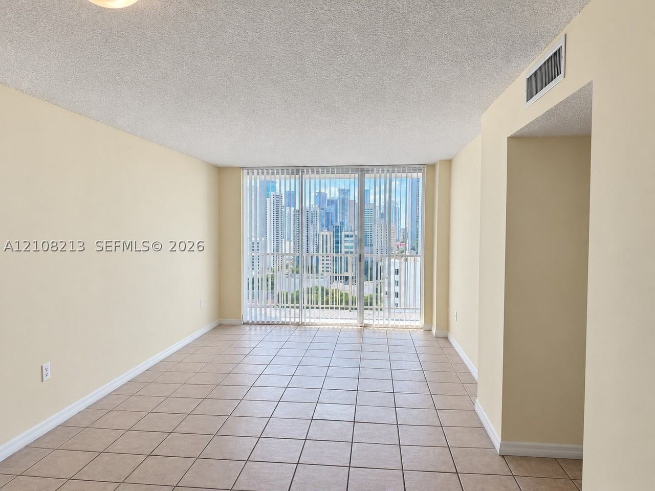 915 Nw 1st Ave - Photo 6 of 10