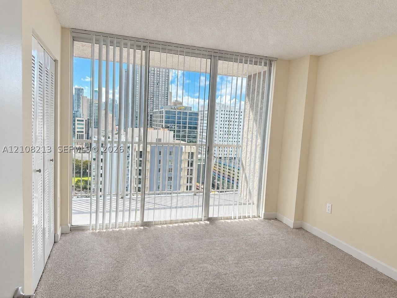 915 Nw 1st Ave - Photo 7 of 10