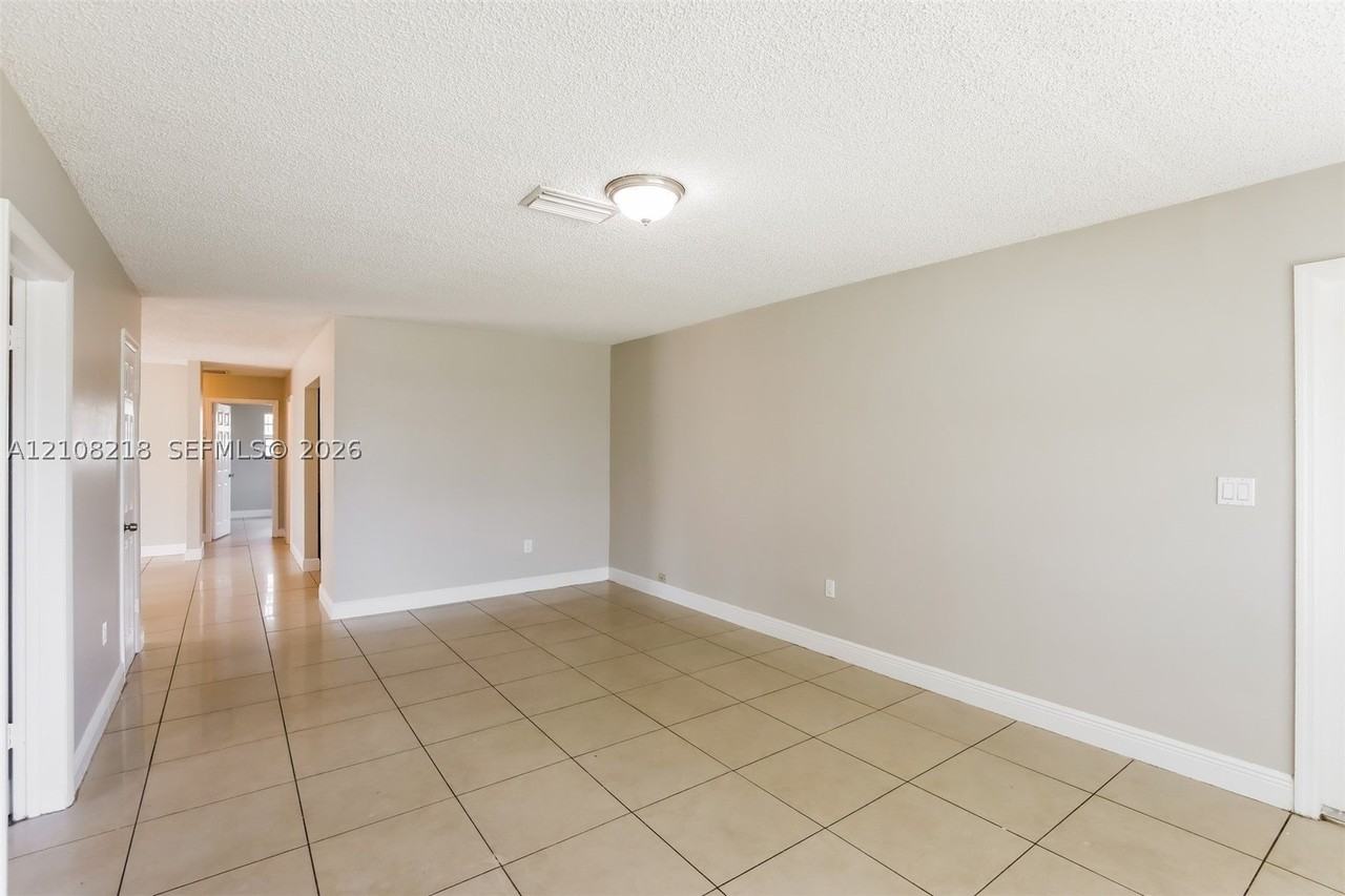 960 N 73rd Way - Photo 3 of 15