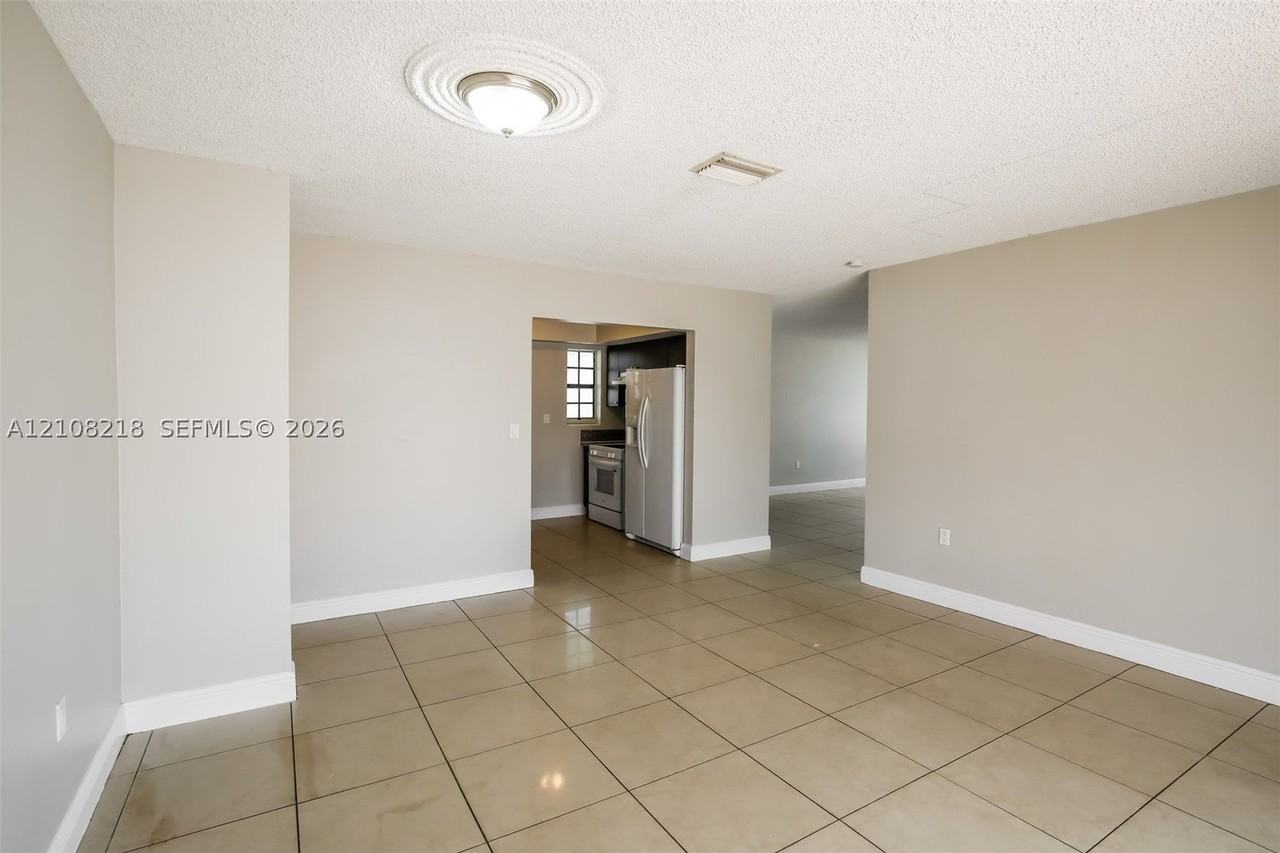 960 N 73rd Way - Photo 4 of 15