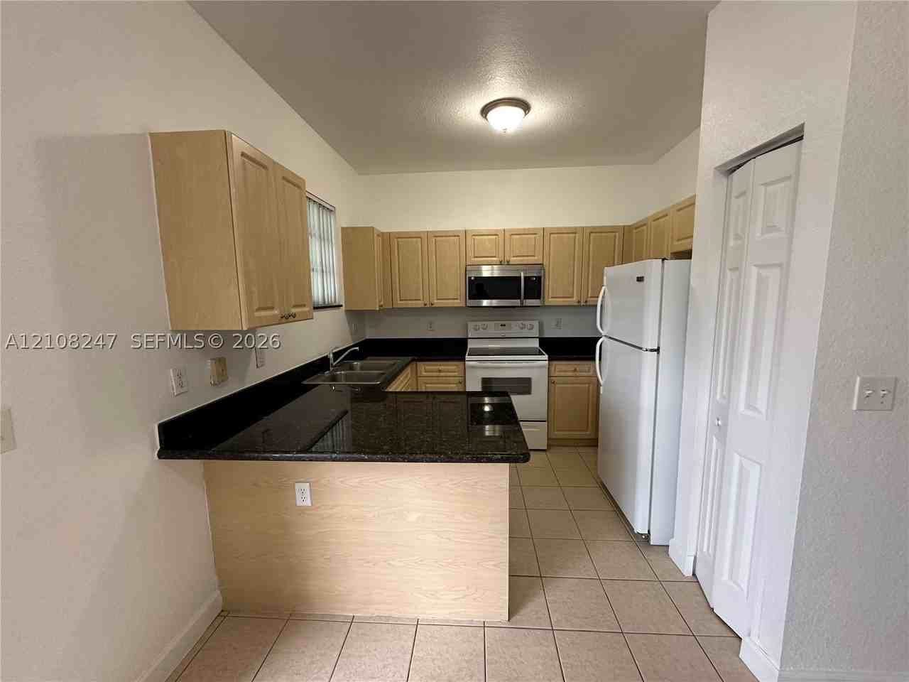 2641 Ne 4th St #204 - Photo 3 of 26