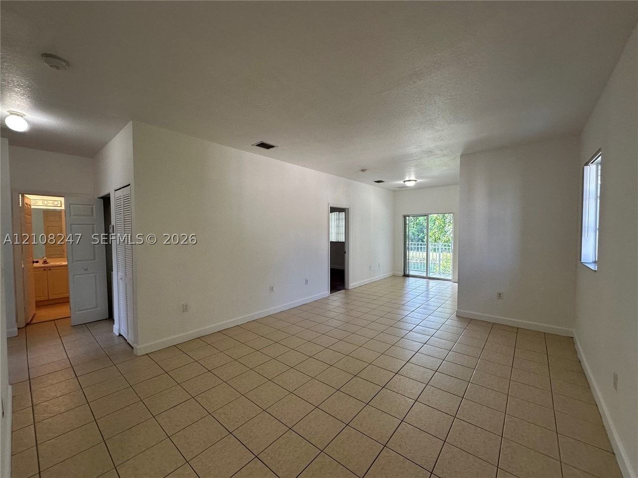 2641 Ne 4th St #204 - Photo 5 of 26