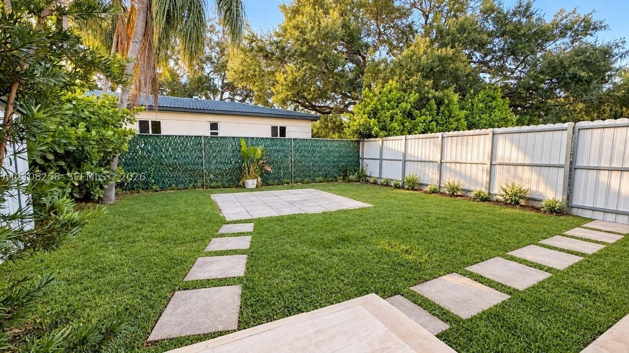 909 Ne 111th St #909 - Photo 2 of 11