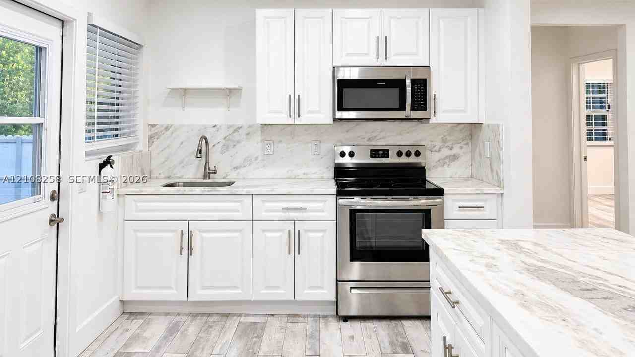 909 Ne 111th St #909 - Photo 5 of 11