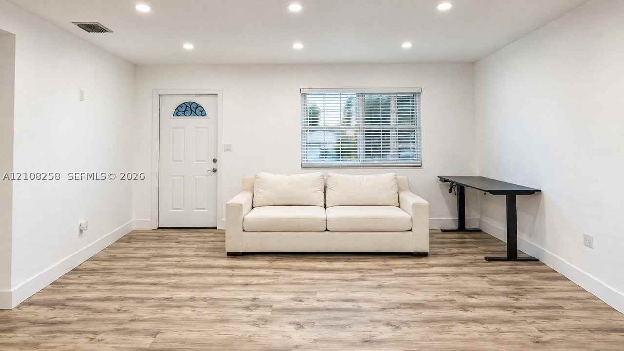 909 Ne 111th St #909 - Photo 6 of 11