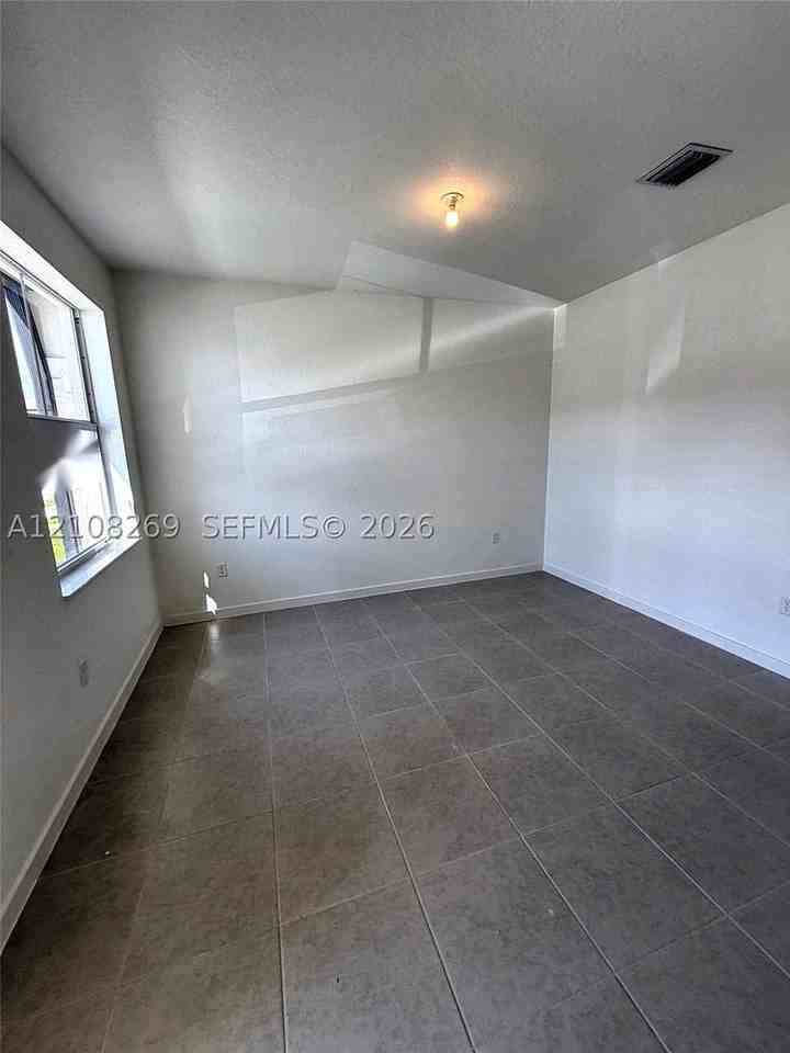 2593 Se 25th Dr - Photo 4 of 14