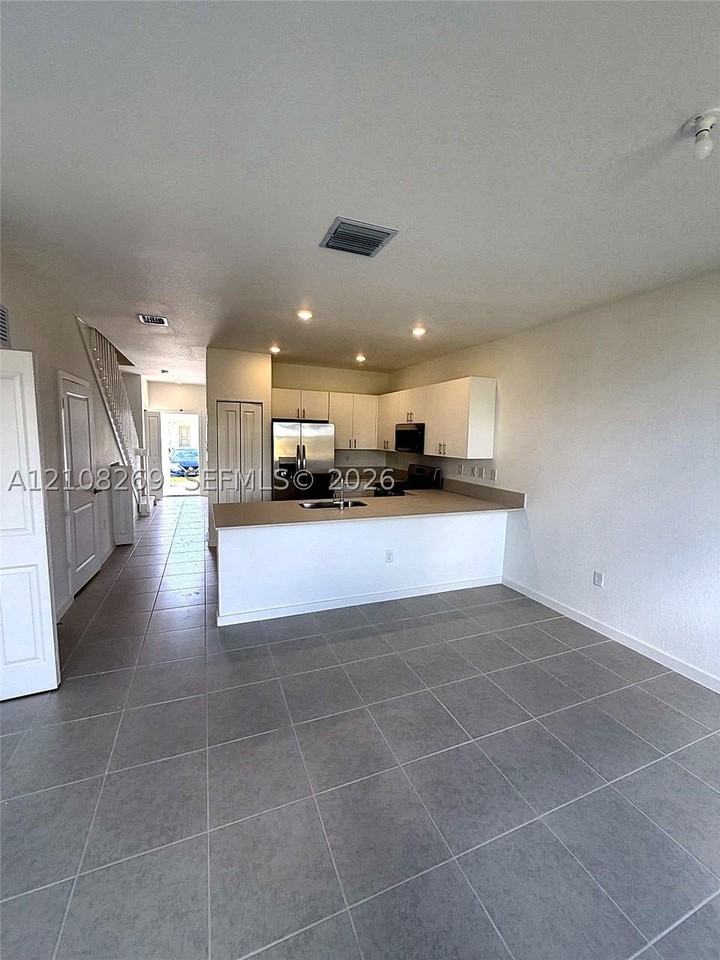 2593 Se 25th Dr - Photo 5 of 14