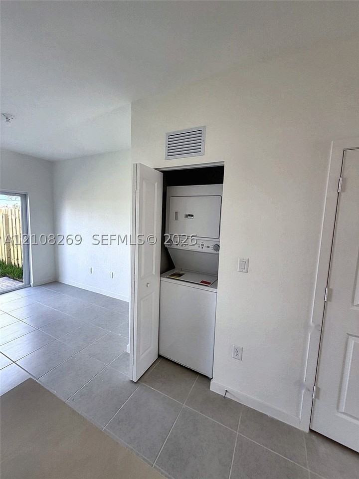 2593 Se 25th Dr - Photo 7 of 14