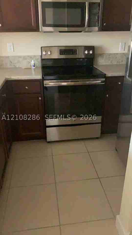 112 Se 28th Ter #21 - Photo 4 of 15