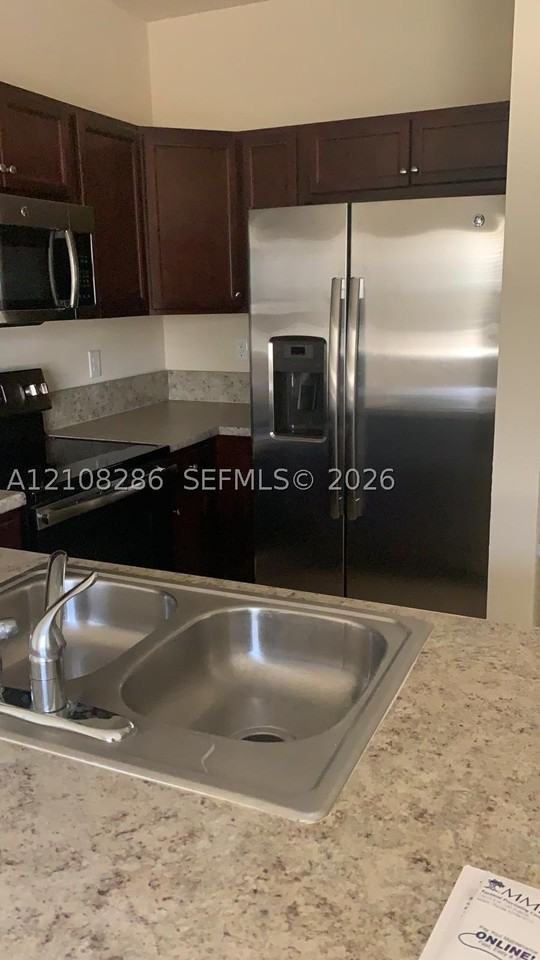 112 Se 28th Ter #21 - Photo 5 of 15