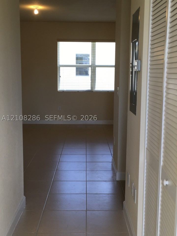 112 Se 28th Ter #21 - Photo 6 of 15