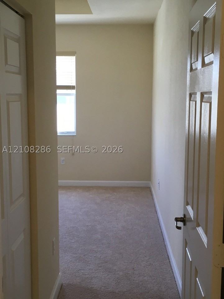 112 Se 28th Ter #21 - Photo 7 of 15