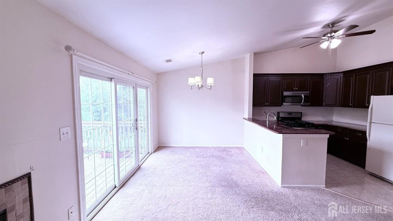 4313 Bayberry Ct - Photo 7 of 20