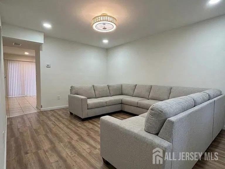 115 Willett Ave #18C - Photo 2 of 10