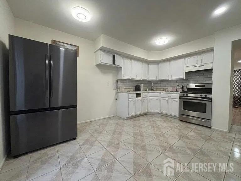 115 Willett Ave #18C - Photo 3 of 10
