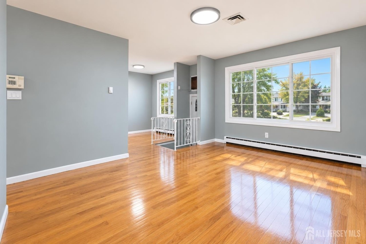 287 E Smith St - Photo 4 of 30