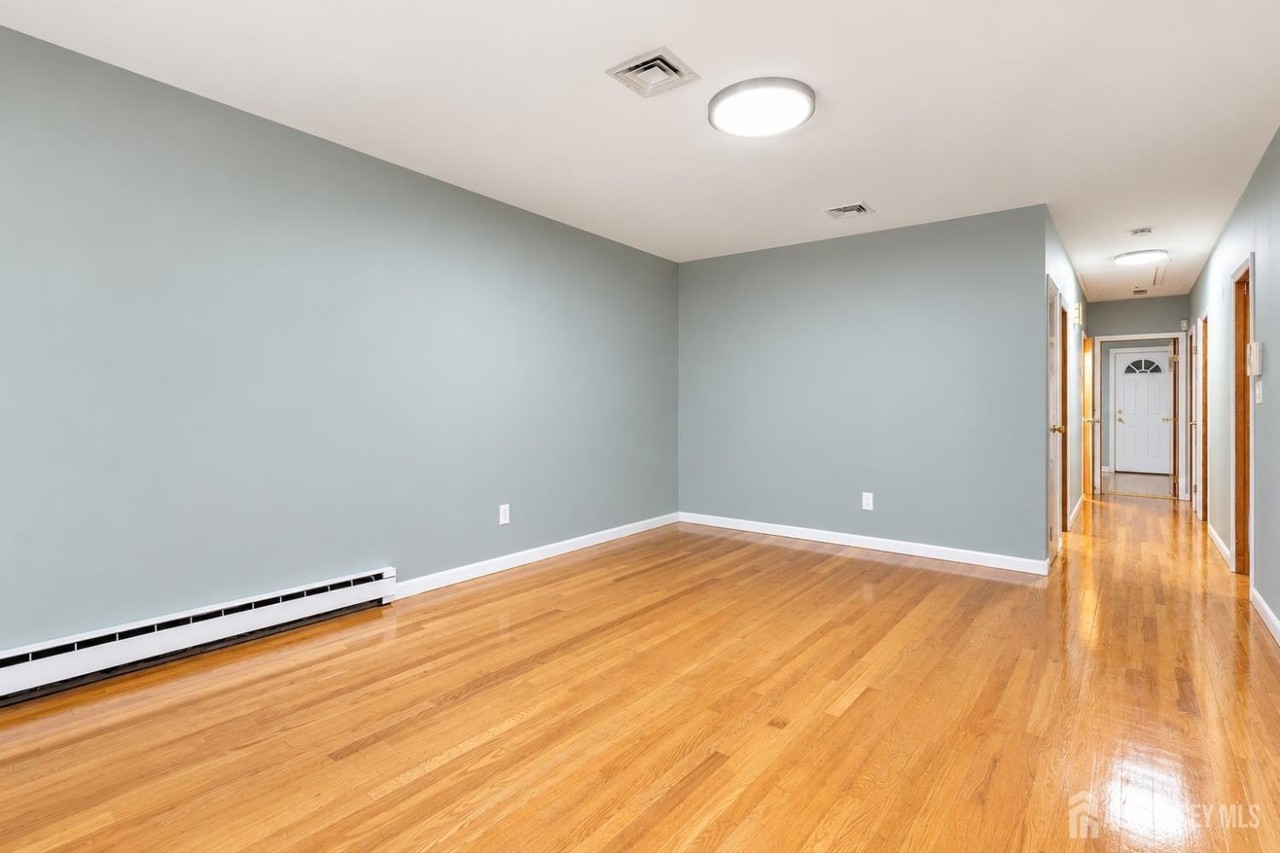 287 E Smith St - Photo 5 of 30