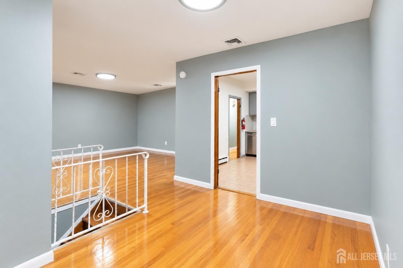 287 E Smith St - Photo 7 of 30