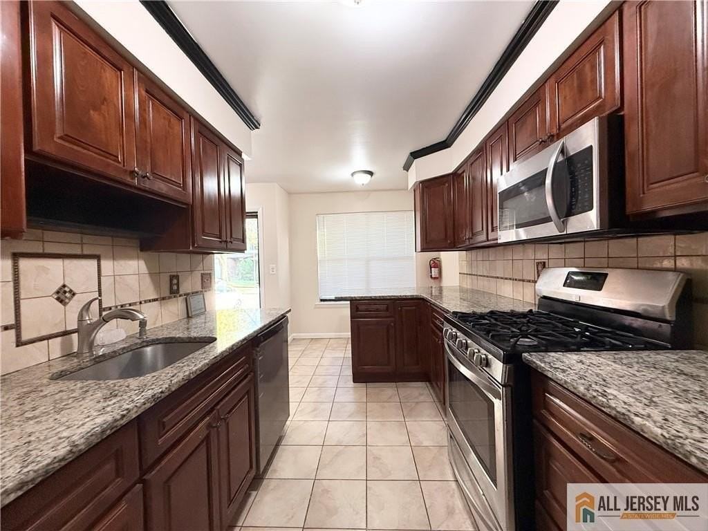 18 Dogwood Dr - Photo 3 of 39