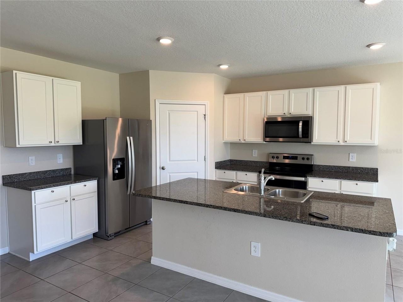 17448 Harvest Moon Way - Photo 4 of 21