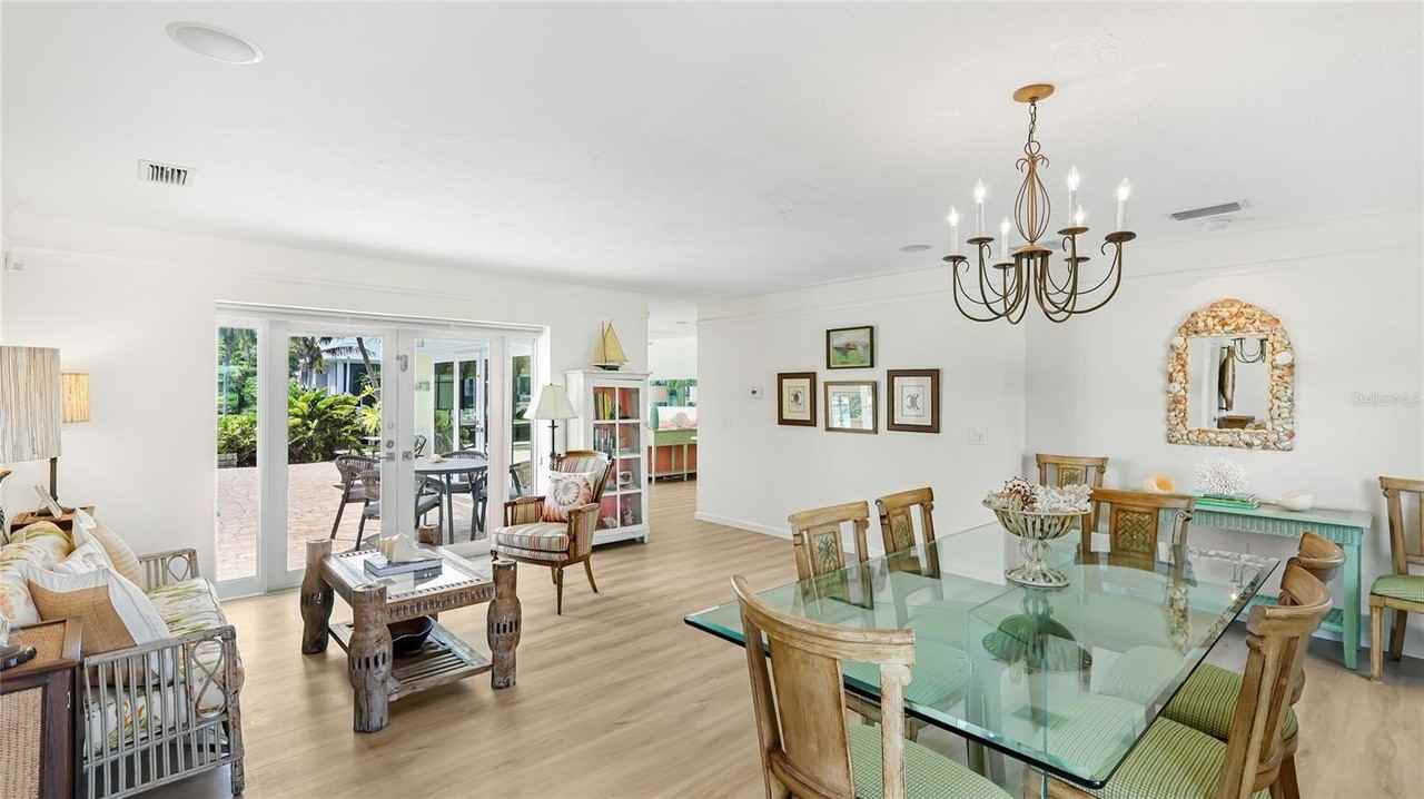 539 67th St - Photo 5 of 19