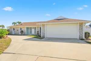 featured image of 33 Sea Harbor Dr E