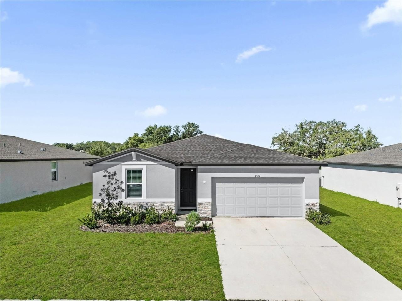 1329 Oak Valley Dr - Photo 2 of 33