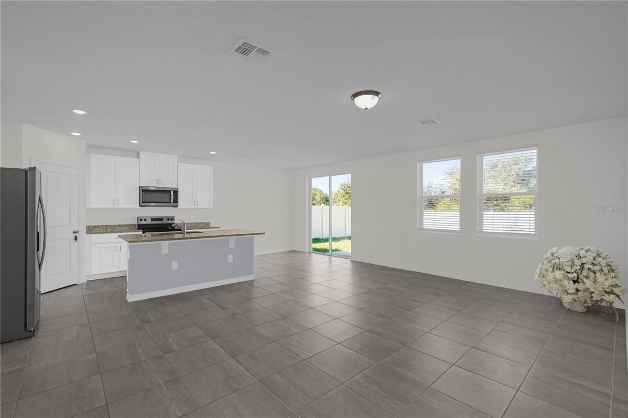 1329 Oak Valley Dr - Photo 3 of 33