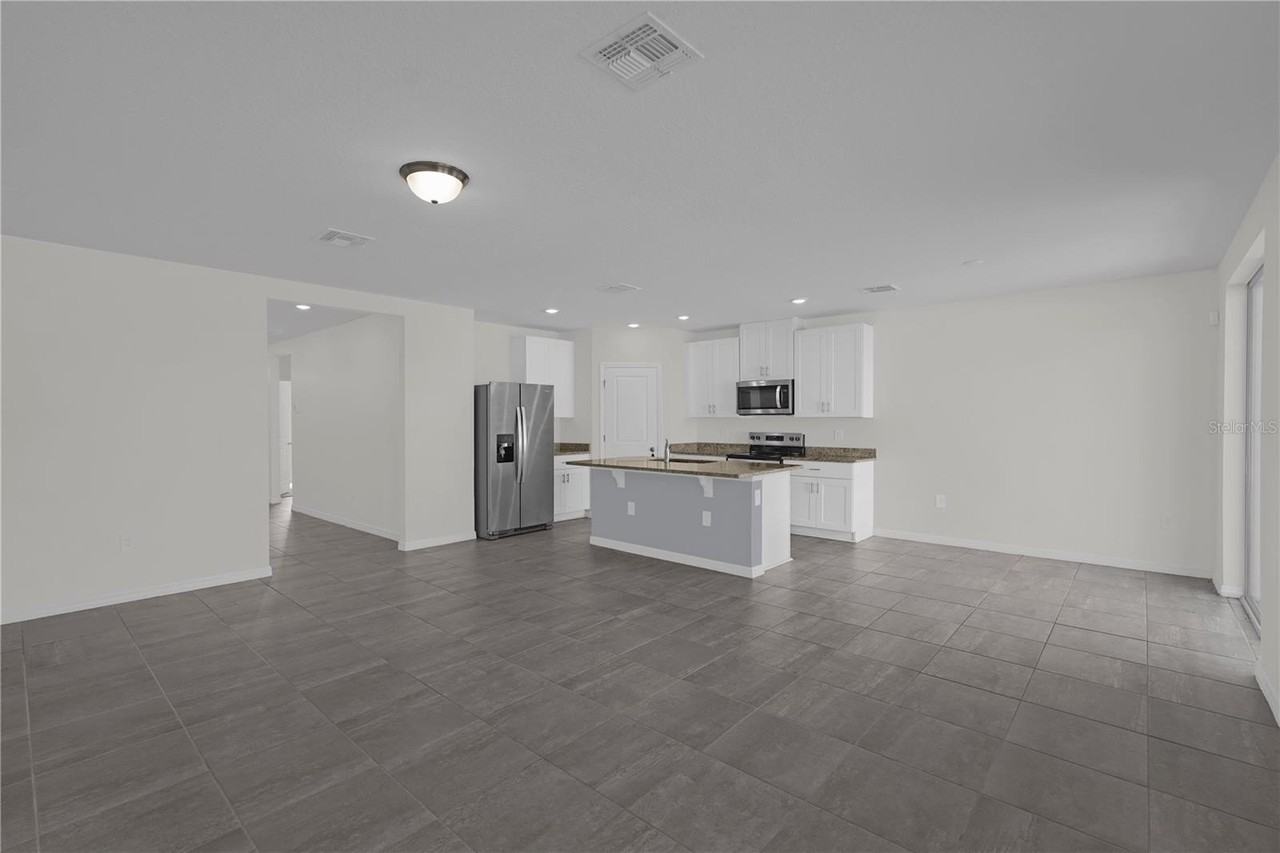 1329 Oak Valley Dr - Photo 4 of 33