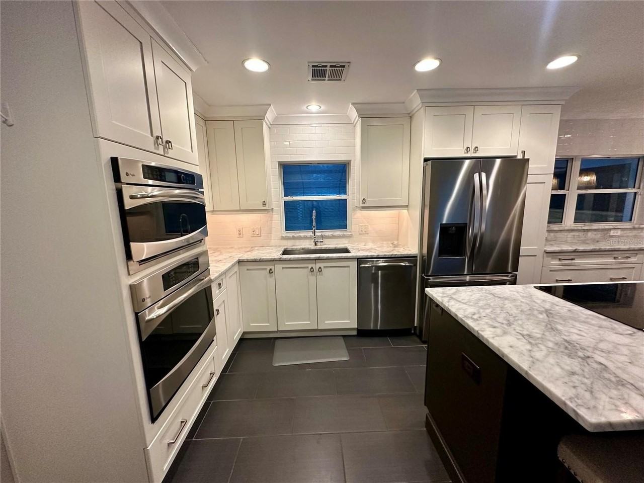2165 Lake Dr - Photo 5 of 39