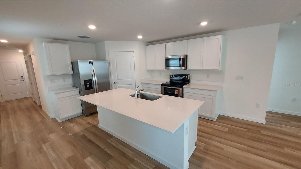 3035 Ne 20th Ter - Photo 4 of 21
