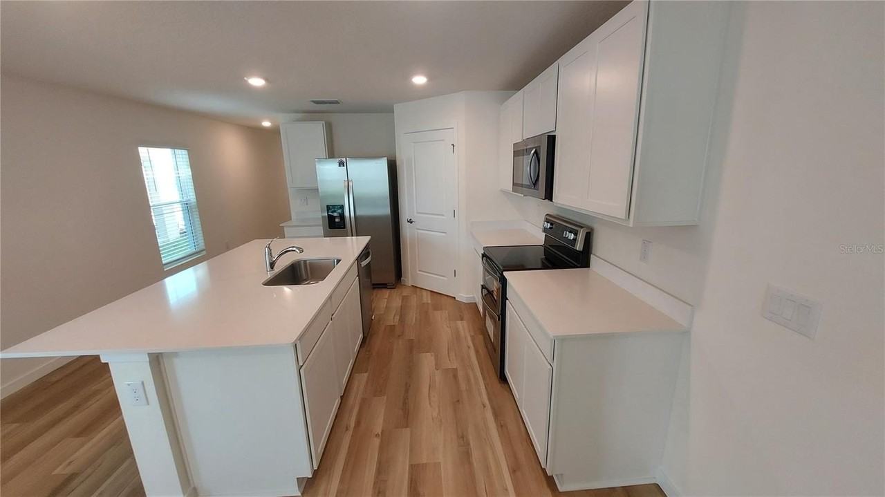 3035 Ne 20th Ter - Photo 5 of 21