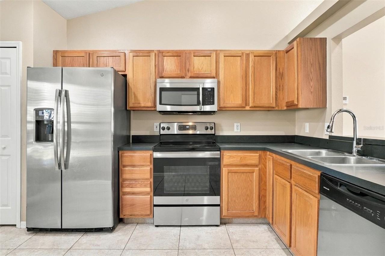 10806 Brown Trout Cir - Photo 4 of 25