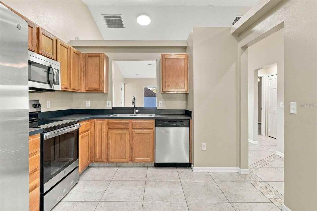 10806 Brown Trout Cir - Photo 5 of 25