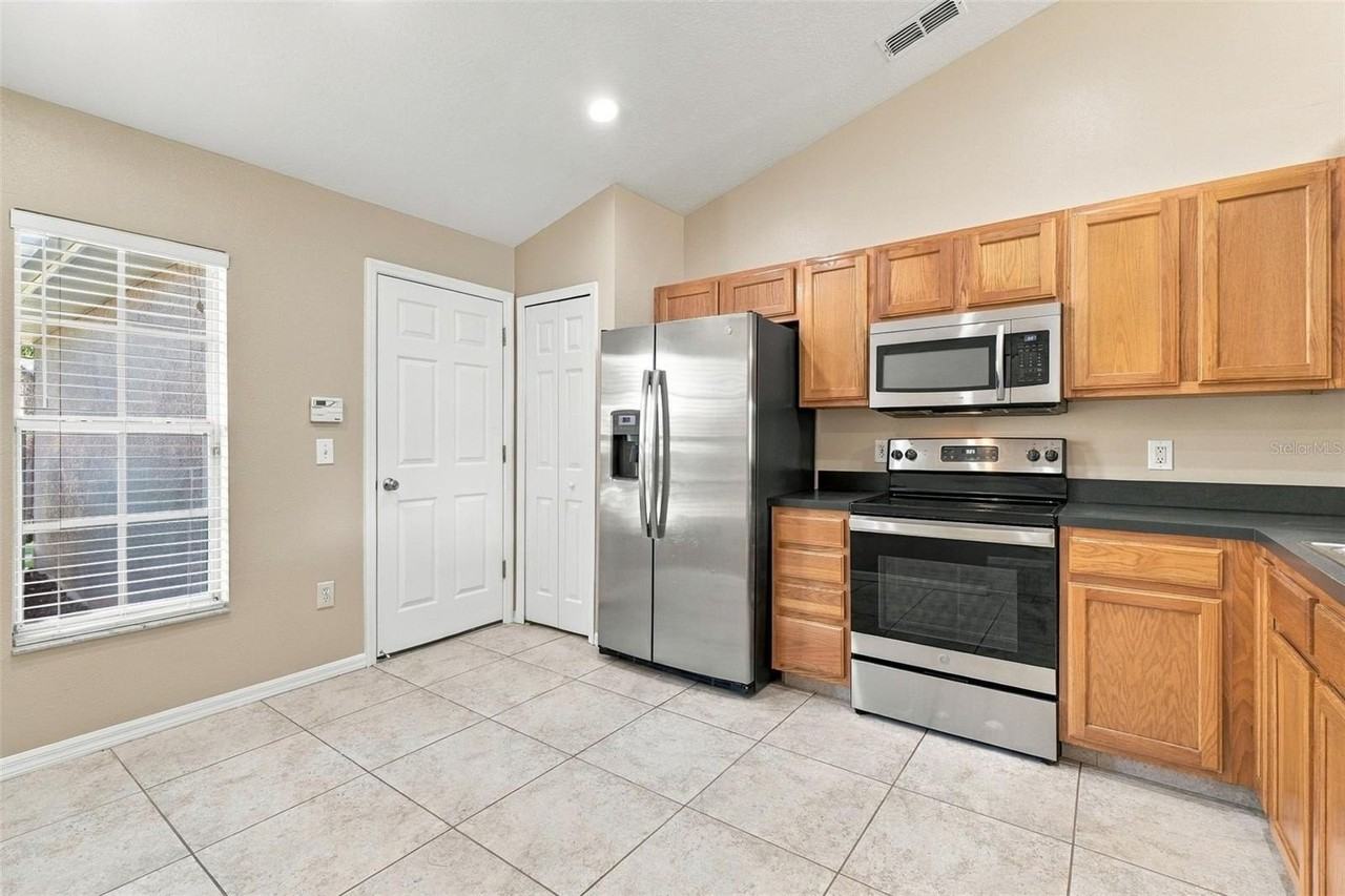 10806 Brown Trout Cir - Photo 6 of 25
