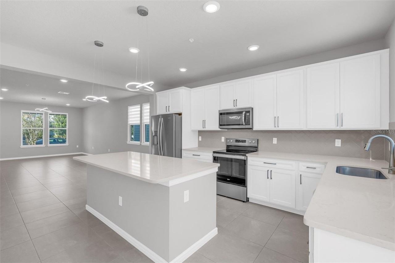 14187 Lanikai Beach Dr - Photo 4 of 50
