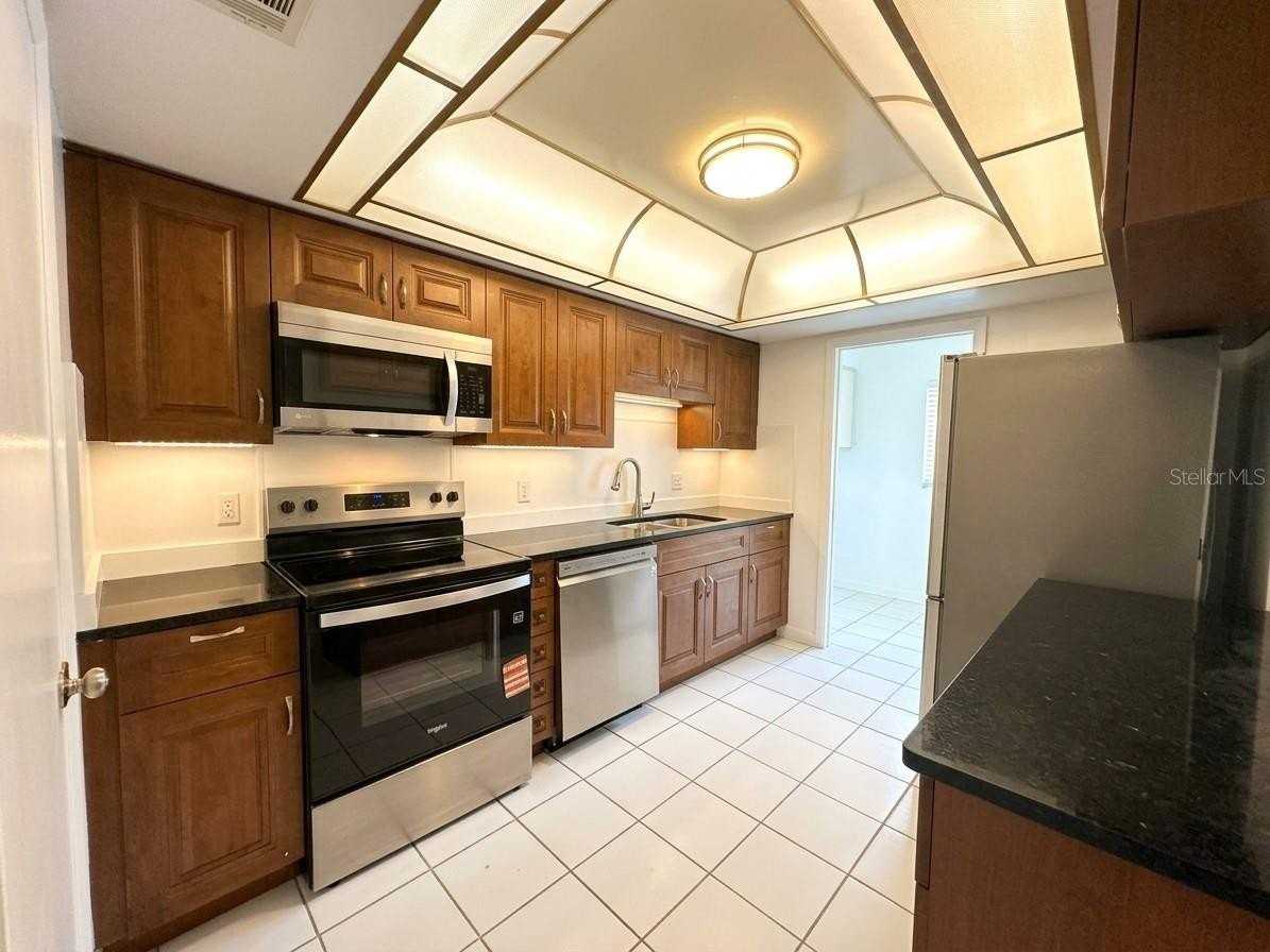 1130 N Lake Parker Ave #B112 - Photo 7 of 22