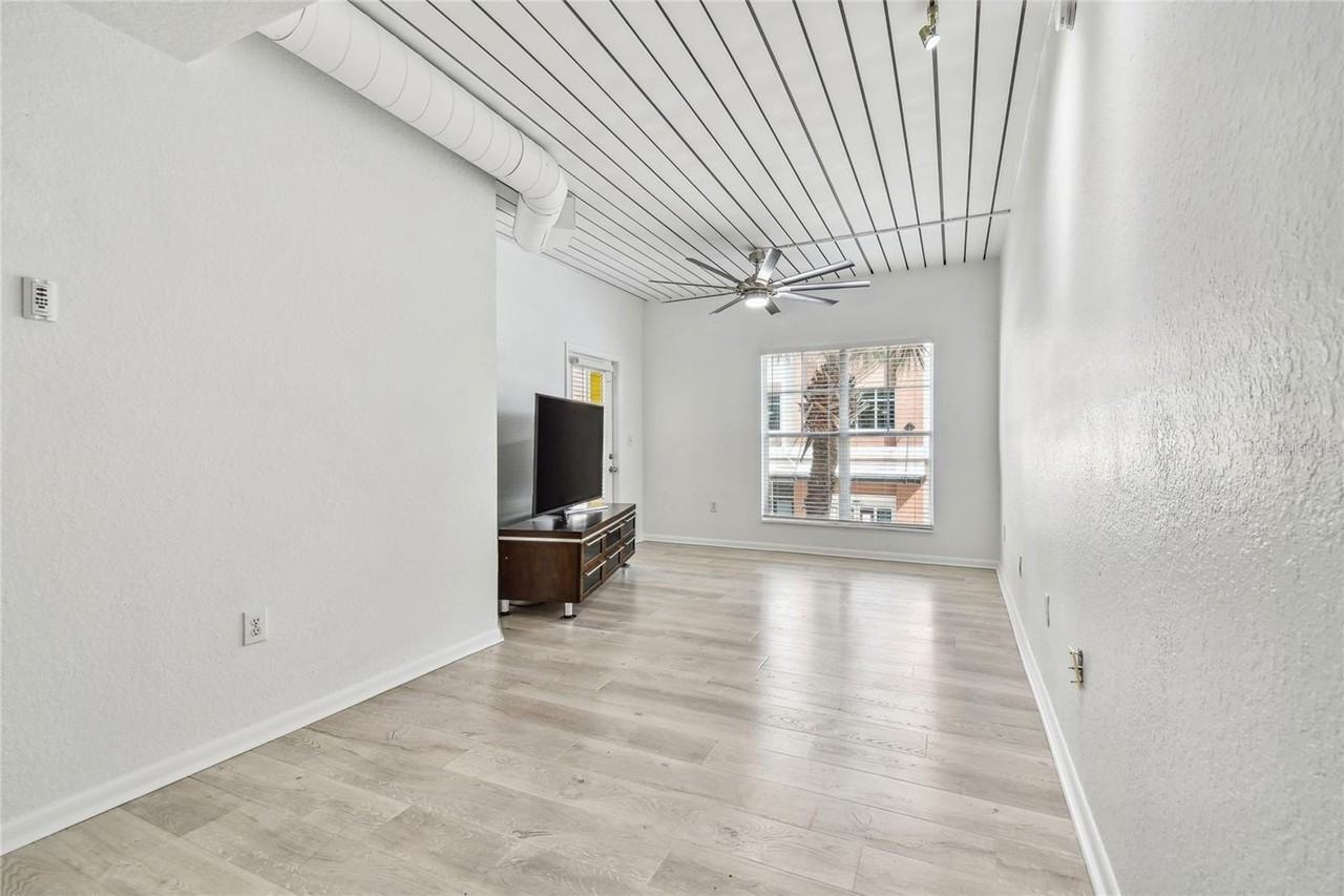 2410 W Azeele St #222 - Photo 5 of 27